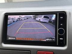 【カラーバックモニター】を装備しております。リアの映像がカラーで映し出されますので日々の駐車や幅寄せなどで安心安全です。 6
