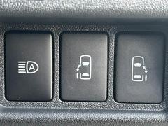 【両側電動スライドドア】運転席よりボタンひとつで開閉可能なスライドドアです。雨の日のお迎えの時など役立ちますね。 5