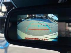 【カラーバックモニター】を装備しております。リアの映像がカラーで映し出されますので日々の駐車も安心安全です。 4