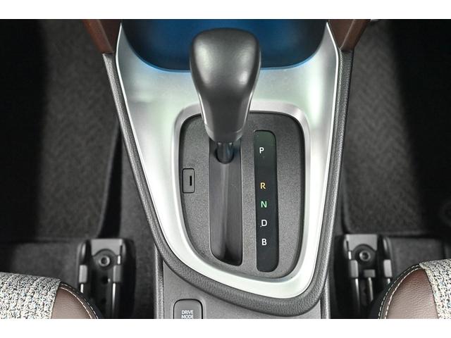 ヤリスクロス ハイブリッドＺ　インテリジェントキー　アルミホイル　ＬＥＤライト　１オ－ナ－　リアカメラ　クルーズコントロール　横滑り防止システム　ナビＴＶ　メモリーナビゲーション　電動シ－ト　パワステ　オートエアコン　キーフリー（7枚目）