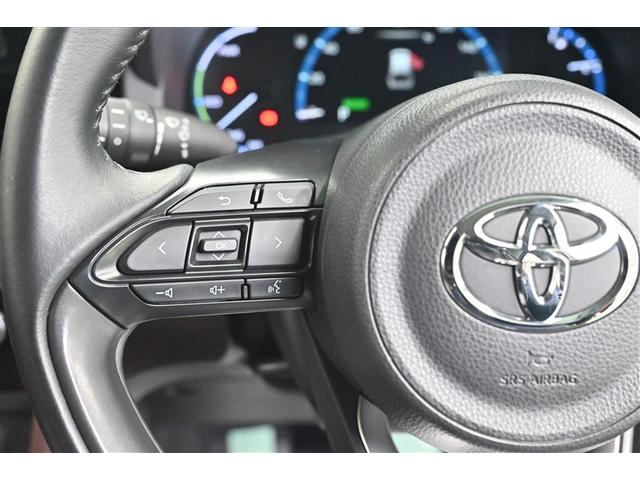 ヤリスクロス ハイブリッドＺ　インテリジェントキー　アルミホイル　ＬＥＤライト　１オ－ナ－　リアカメラ　クルーズコントロール　横滑り防止システム　ナビＴＶ　メモリーナビゲーション　電動シ－ト　パワステ　オートエアコン　キーフリー（17枚目）