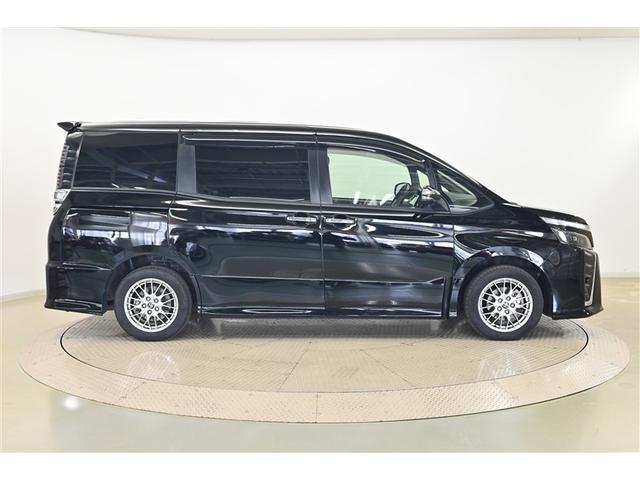 ヴォクシー ハイブリッドＺＳ　煌ＩＩ　電動両側スライドドア　ドライブレコーダ　パワーステアリング　ＤＶＤ再生可　エアロ　リアクーラー　スマキー　地デジＴＶ　横滑防止　１オーナー　Ｗエアバック　ＡＡＣ　ＬＥＤランプ　エアバッグ　ナビＴＶ（4枚目）