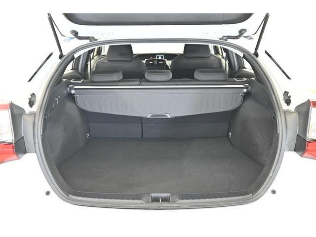 プリウス Ｓ　取説記録簿　スマートキ－　地デジ　メモリーナビゲーション　ＬＥＤヘッドライト　ＥＴＣ車載器　フルオートエアコン　クルーズコントロール　エアバッグ　イモビ　パワーウインドウ　ＰＳ　ＴＶナビ　ＡＷ　ＡＢＳ（13枚目）