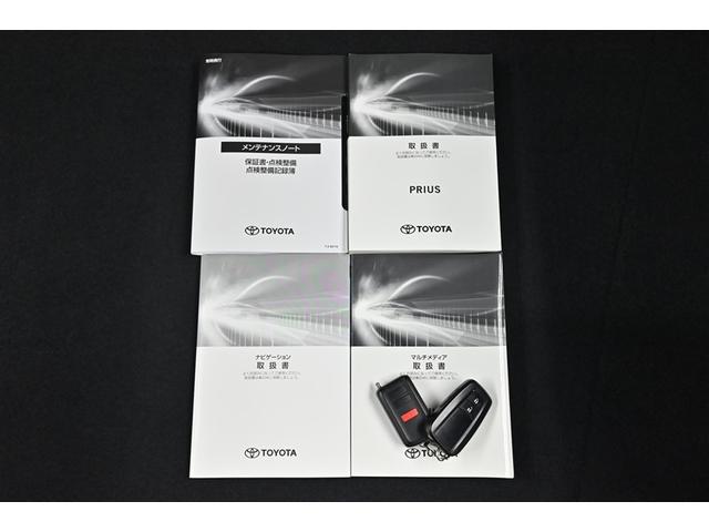 プリウス Ｓ　取説記録簿　スマートキ－　地デジ　メモリーナビゲーション　ＬＥＤヘッドライト　ＥＴＣ車載器　フルオートエアコン　クルーズコントロール　エアバッグ　イモビ　パワーウインドウ　ＰＳ　ＴＶナビ　ＡＷ　ＡＢＳ（16枚目）