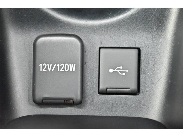 プリウス Ｓ　取説記録簿　スマートキ－　地デジ　メモリーナビゲーション　ＬＥＤヘッドライト　ＥＴＣ車載器　フルオートエアコン　クルーズコントロール　エアバッグ　イモビ　パワーウインドウ　ＰＳ　ＴＶナビ　ＡＷ　ＡＢＳ（22枚目）