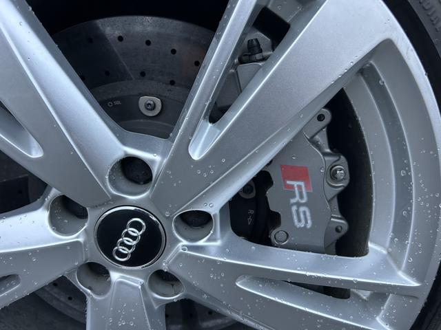 ＲＳ３ ベースグレード　フロントカーボンセラミックブレーキ／レザーシート（3枚目）