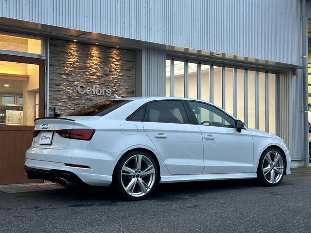 ＲＳ３ ベースグレード　フロントカーボンセラミックブレーキ／レザーシート（4枚目）