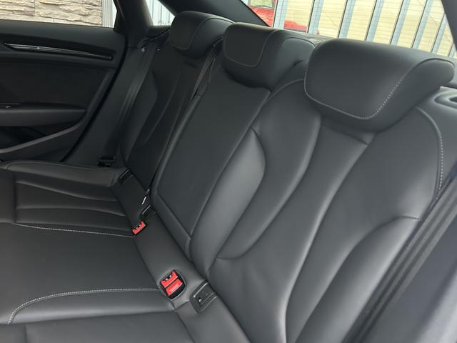 ＲＳ３ ベースグレード　フロントカーボンセラミックブレーキ／レザーシート（37枚目）