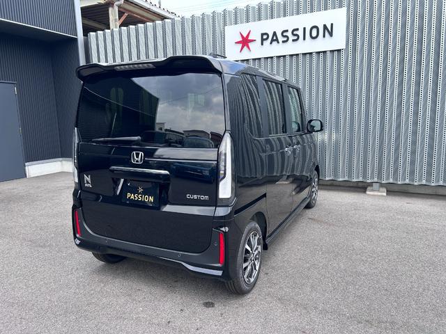 Ｎ－ＢＯＸカスタム ベースグレード　届出済未使用車　片側電動スライドドア　衝突被害軽減ブレーキ　コーナーセンサー　アダクティブクルーズコントロール　アイドリングストップ　アルミホイール　スマートキー　シートヒーター　ＬＥＤヘッドライト（7枚目）