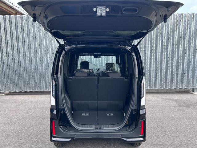 Ｎ－ＢＯＸカスタム ベースグレード　届出済未使用車　片側電動スライドドア　衝突被害軽減ブレーキ　コーナーセンサー　アダクティブクルーズコントロール　アイドリングストップ　アルミホイール　スマートキー　シートヒーター　ＬＥＤヘッドライト（10枚目）