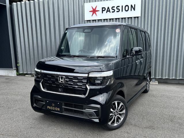 Ｎ－ＢＯＸカスタム ベースグレード　届出済未使用車　片側電動スライドドア　衝突被害軽減ブレーキ　コーナーセンサー　アダクティブクルーズコントロール　アイドリングストップ　アルミホイール　スマートキー　シートヒーター　ＬＥＤヘッドライト（3枚目）