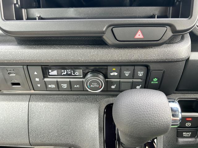 Ｎ－ＢＯＸカスタム ベースグレード　届出済未使用車　片側電動スライドドア　衝突被害軽減ブレーキ　コーナーセンサー　アダクティブクルーズコントロール　アイドリングストップ　アルミホイール　スマートキー　シートヒーター　ＬＥＤヘッドライト（12枚目）