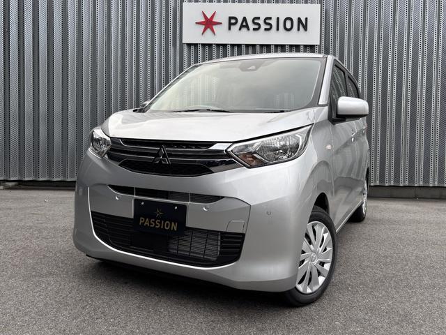 ｅＫワゴン Ｍ　届出済未使用車　衝突被害軽減ブレーキ　コーナーセンサー　キーレスエントリー　シートヒーター　バックカメラ　電動格納ドアミラー　アイドリングストップ　ベンチシート　横滑り防止機能　マニュアルエアコン（4枚目）