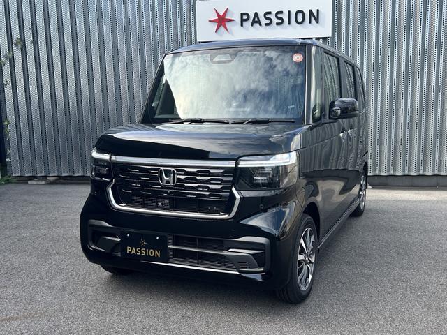 Ｎ－ＢＯＸカスタム ベースグレード　届出済未使用車　片側電動スライドドア　衝突被害軽減ブレーキ　コーナーセンサー　アダクティブクルーズコントロール　アイドリングストップ　アルミホイール　スマートキー　シートヒーター　ＬＥＤヘッドライト（5枚目）