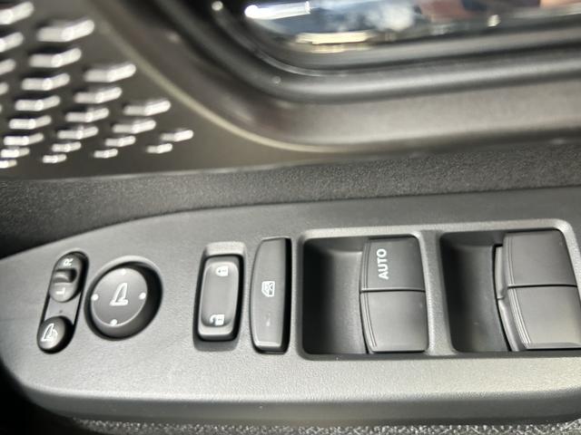 Ｎ－ＢＯＸカスタム ベースグレード　届出済未使用車　片側電動スライドドア　衝突被害軽減ブレーキ　コーナーセンサー　アダクティブクルーズコントロール　アイドリングストップ　アルミホイール　スマートキー　シートヒーター　ＬＥＤヘッドライト（21枚目）