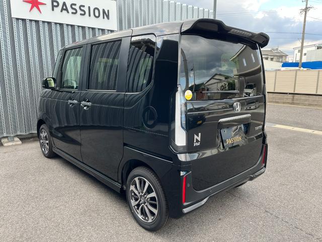 Ｎ－ＢＯＸカスタム ベースグレード　届出済未使用車　片側電動スライドドア　衝突被害軽減ブレーキ　コーナーセンサー　アダクティブクルーズコントロール　アイドリングストップ　アルミホイール　スマートキー　シートヒーター　ＬＥＤヘッドライト（9枚目）