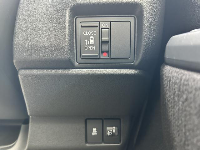 Ｎ－ＢＯＸカスタム ベースグレード　届出済未使用車　片側電動スライドドア　衝突被害軽減ブレーキ　コーナーセンサー　アダクティブクルーズコントロール　アイドリングストップ　アルミホイール　スマートキー　シートヒーター　ＬＥＤヘッドライト（17枚目）