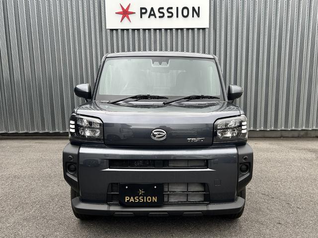 タフト Ｘ　届出済未使用車　衝突被害軽減ブレーキ　コーナーセンサー　スマートキー　電子パーキング　電動格納ドアミラー　アイドリングストップ　バックカメラ　横滑り防止機能　光軸調整機能　ＬＥＤヘッドライト（6枚目）