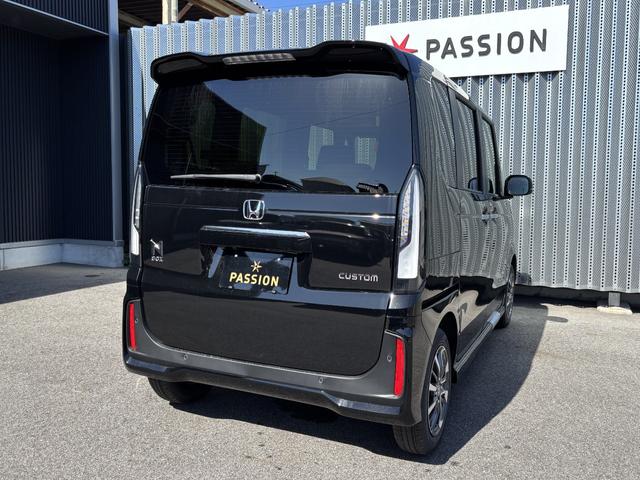 Ｎ－ＢＯＸカスタム ベースグレード　届出済未使用車　片側電動スライドドア　衝突被害軽減ブレーキ　コーナーセンサー　アダクティブクルーズコントロール　アイドリングストップ　アルミホイール　スマートキー　シートヒーター　ＬＥＤヘッドライト（7枚目）