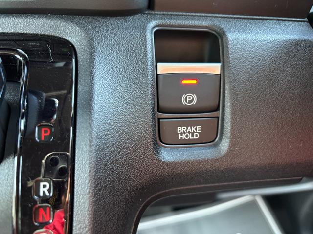 Ｎ－ＢＯＸカスタム ベースグレード　届出済未使用車　片側電動スライドドア　衝突被害軽減ブレーキ　コーナーセンサー　アダクティブクルーズコントロール　アイドリングストップ　アルミホイール　スマートキー　シートヒーター　ＬＥＤヘッドライト（16枚目）