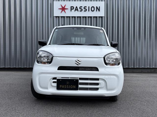 アルト Ｌ　届出済未使用車　衝突被害軽減ブレーキ　コーナーセンサー　キーレスエントリー　シートヒーター　アイドリングストップ　電動格納ドアミラー　パワーウインドウ　横滑り防止機能　マニュアルエアコン（5枚目）