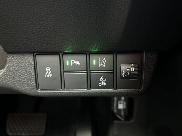 Ｎ－ＯＮＥ オリジナル　届出済未使用車　衝突被害軽減ブレーキ　コーナーセンサー　スマートキー　アダクティブクルーズコントロール　アイドリングストップ　バックカメラ　電動格納ドアミラー　光軸調整機能　横滑り防止機能（18枚目）