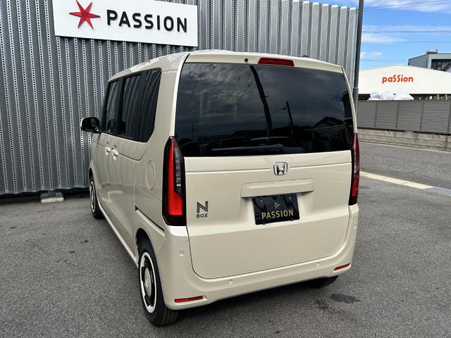 Ｎ－ＢＯＸ ファッションスタイル　届出済未使用車　片側電動スライドドア　衝突被害軽減ブレーキ　コーナーセンサー　アダクティブクルーズコントロール　スマートキー　シートヒーター　バックカメラ　電動格納ドアミラー　ＬＥＤヘッドライト（10枚目）