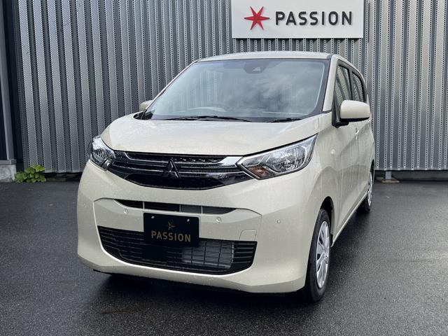 ｅＫワゴン Ｍ　届出済未使用車　衝突被害軽減ブレーキ　コーナーセンサー　キーレスエントリー　シートヒーター　バックカメラ　アイドリングストップ　電動格納ドアミラー　ベンチシート　マニュアルエアコン　パワーウインドウ（5枚目）