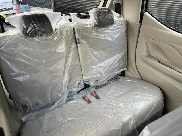 ｅＫワゴン Ｍ　届出済未使用車　衝突被害軽減ブレーキ　コーナーセンサー　キーレスエントリー　シートヒーター　バックカメラ　アイドリングストップ　電動格納ドアミラー　ベンチシート　マニュアルエアコン　パワーウインドウ（22枚目）