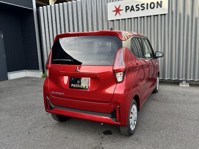 ｅＫワゴン Ｍ　届出済未使用車　衝突被害軽減ブレーキ　コーナーセンサー　キーレスエントリー　シートヒーター　バックカメラ　アイドリングストップ　電動格納ドアミラー　ベンチシート　マニュアルエアコン　パワーウインドウ（8枚目）