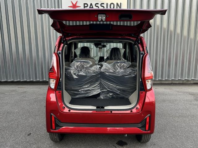 ｅＫワゴン Ｍ　届出済未使用車　衝突被害軽減ブレーキ　コーナーセンサー　キーレスエントリー　シートヒーター　バックカメラ　アイドリングストップ　電動格納ドアミラー　ベンチシート　マニュアルエアコン　パワーウインドウ（11枚目）