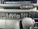 ベースグレード　届出済未使用車　片側電動スライドドア　衝突被害軽減ブレーキ　コーナーセンサー　アダクティブクルーズコントロール　アイドリングストップ　アルミホイール　スマートキー　シートヒーター　ＬＥＤヘッドライト（12枚目）