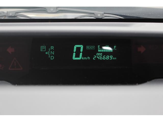 プリウス Ｓ　ＤＶＤ視聴可能　ナビ　Ｂカメラ　ＥＴＣ　電格ミラー　キーレスエントリー　盗難防止システム　パワステ　パワーウィンドウ　ＡＡＣ　衝突安全ボディ　運転席エアバッグ　ダブルエアバッグ（4枚目）