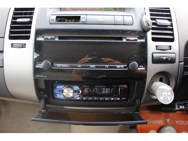 プリウス Ｓ　ＤＶＤ視聴可能　ナビ　Ｂカメラ　ＥＴＣ　電格ミラー　キーレスエントリー　盗難防止システム　パワステ　パワーウィンドウ　ＡＡＣ　衝突安全ボディ　運転席エアバッグ　ダブルエアバッグ（17枚目）