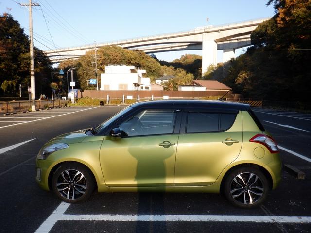 スイフト スタイル－ＤＪＥ　スマートキー　社外ＳＤナビ　ワンセグ　アイドリングストップ　オートエアコン　横滑り防止装置　盗難防止装置　ＥＴＣ（9枚目）