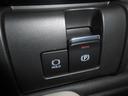 電動パーキングブレーキとブレーキホールドが装備されております。ブレーキホールドは停車中ブレーキペダルから足を離しても停車状態をキープしてくれるので疲労が軽減されます。