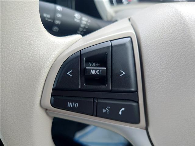 �X�e�A�����O�����R���t���ł��̂ŁA�n���h���茳�Ńi�r��f�B�X�v���C�I�[�f�B�I�̑��삪�\�ł�