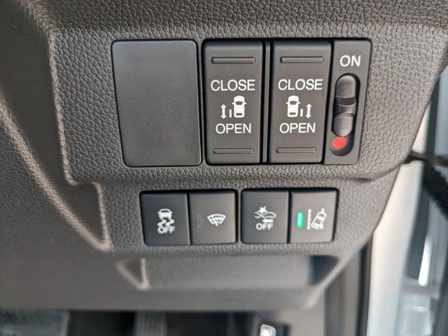 フリード クロスター　ブラックスタイル　登録済未使用車　両側電動スライドドア　スマートキー　シートヒーター　アダクティブクルーズコントロール　アイドリングストップ　バックカメラ　ＬＥＤヘッドライト　フォグライト　アルミホイール（14枚目）
