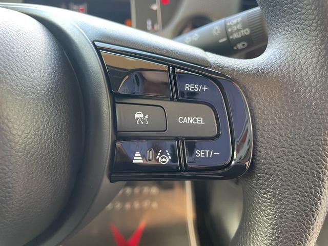 フィット ベーシック　登録済未使用車　衝突被害軽減ブレーキ　コーナーセンサー　スマートキー　アダクティブクルーズコントロール　電動格納ドアミラー　横滑り防止機能　オートハイビーム　オートエアコン　パワーウインドウ（17枚目）