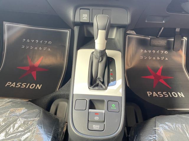 フィット ベーシック　登録済未使用車　衝突被害軽減ブレーキ　コーナーセンサー　スマートキー　アダクティブクルーズコントロール　電動格納ドアミラー　横滑り防止機能　オートハイビーム　オートエアコン　パワーウインドウ（19枚目）