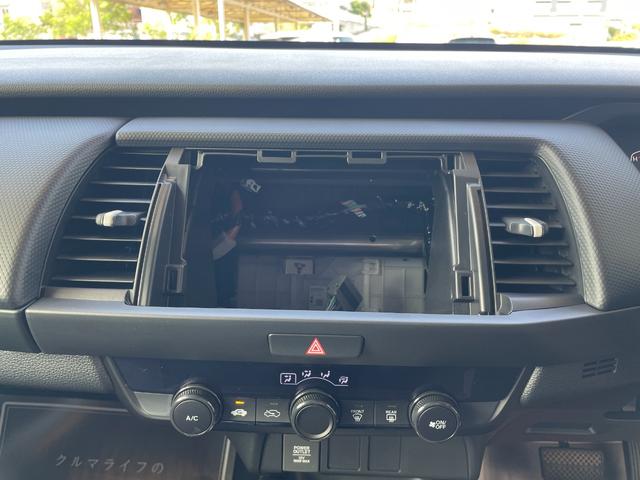 フィット ベーシック　登録済未使用車　衝突被害軽減ブレーキ　コーナーセンサー　スマートキー　アダクティブクルーズコントロール　電動格納ドアミラー　横滑り防止機能　オートハイビーム　オートエアコン　パワーウインドウ（20枚目）