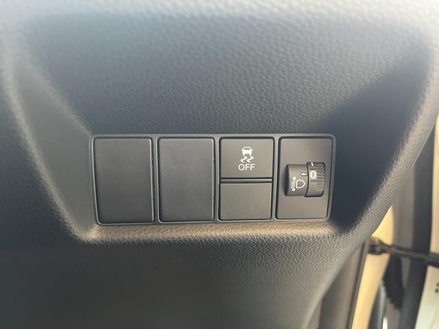 フィット ベーシック　登録済未使用車　衝突被害軽減ブレーキ　コーナーセンサー　スマートキー　アダクティブクルーズコントロール　電動格納ドアミラー　横滑り防止機能　オートハイビーム　オートエアコン　パワーウインドウ（15枚目）
