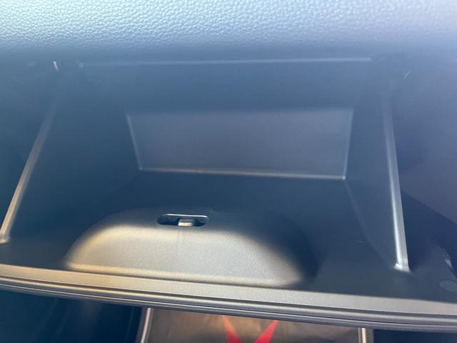 フィット ベーシック　登録済未使用車　衝突被害軽減ブレーキ　コーナーセンサー　スマートキー　アダクティブクルーズコントロール　電動格納ドアミラー　横滑り防止機能　オートハイビーム　オートエアコン　パワーウインドウ（17枚目）