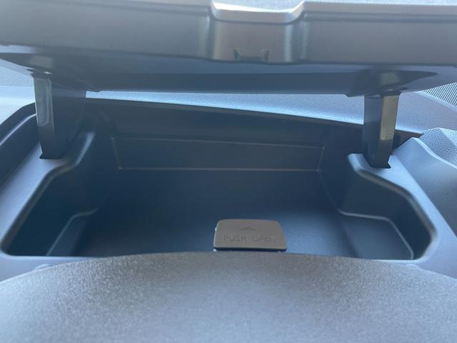 シエンタ ハイブリッドX 登録済未使用車 片側電動スライドドア 衝突被害軽減ブレーキ コーナーセンサー スマートキー アダクティブクルーズコントロール LEDヘッドライト 電動格納ドアミラー 3列シート7人乗り(21枚目)