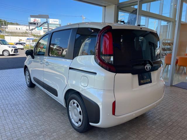 シエンタ ハイブリッドX 登録済未使用車 片側電動スライドドア 衝突被害軽減ブレーキ コーナーセンサー スマートキー アダクティブクルーズコントロール LEDヘッドライト 電動格納ドアミラー 3列シート7人乗り(10枚目)