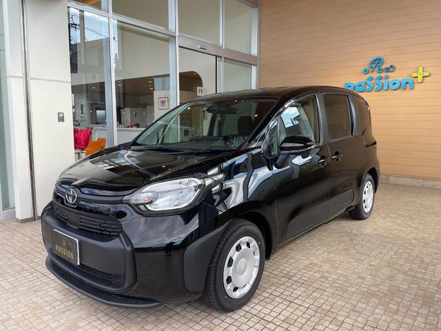 シエンタ ハイブリッドＸ　登録済未使用車　片側電動スライドドア　衝突被害軽減ブレーキ　コーナーセンサー　スマートキー　アダクティブクルーズコントロール　ＬＥＤヘッドライト　電動格納ドアミラー　３列シート７人乗り（5枚目）