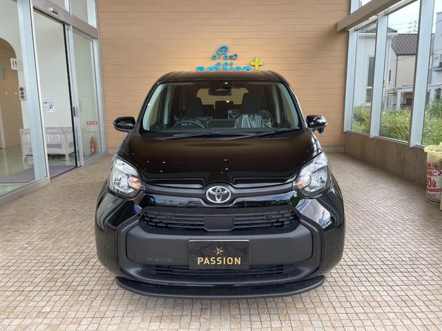 シエンタ ハイブリッドＸ　登録済未使用車　片側電動スライドドア　衝突被害軽減ブレーキ　コーナーセンサー　スマートキー　アダクティブクルーズコントロール　ＬＥＤヘッドライト　電動格納ドアミラー　３列シート７人乗り（6枚目）