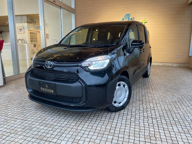 シエンタ ハイブリッドＸ　登録済未使用車　片側電動スライドドア　衝突被害軽減ブレーキ　コーナーセンサー　スマートキー　アダクティブクルーズコントロール　ＬＥＤヘッドライト　電動格納ドアミラー　３列シート７人乗り（5枚目）