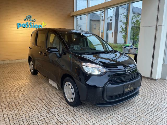 シエンタ ハイブリッドＸ　登録済未使用車　片側電動スライドドア　衝突被害軽減ブレーキ　コーナーセンサー　スマートキー　アダクティブクルーズコントロール　ＬＥＤヘッドライト　電動格納ドアミラー　３列シート７人乗り（7枚目）