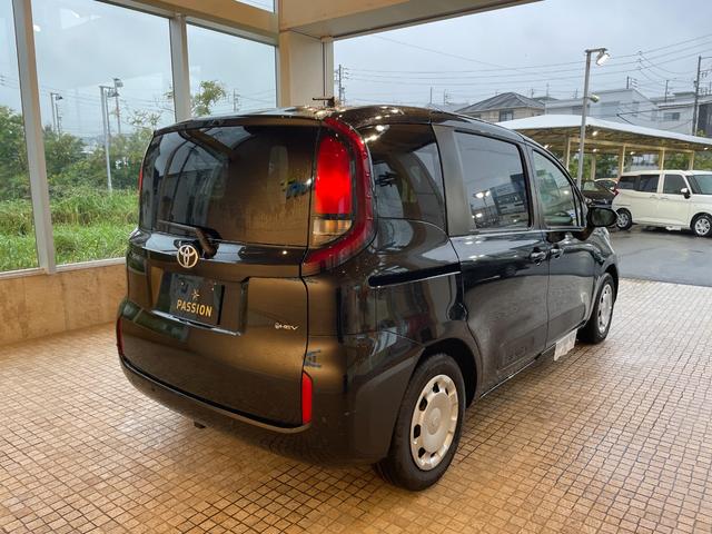 シエンタ ハイブリッドＸ　登録済未使用車　片側電動スライドドア　衝突被害軽減ブレーキ　コーナーセンサー　スマートキー　アダクティブクルーズコントロール　ＬＥＤヘッドライト　電動格納ドアミラー　３列シート７人乗り（8枚目）